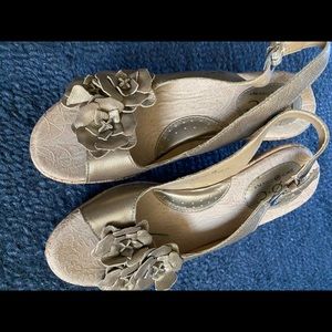 B. O. C. Born Concept Flower Wedge Sandles